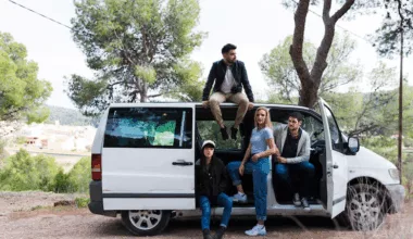 mobil untuk 10 orang