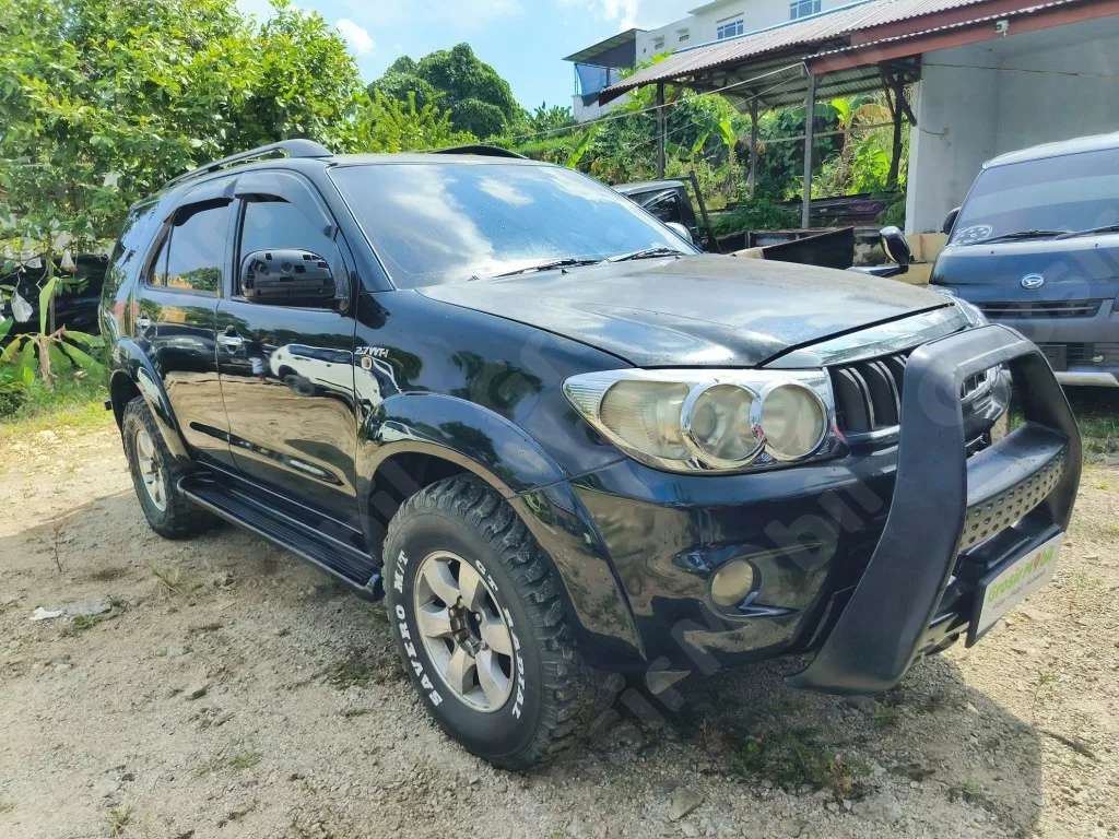 TOYOTA FORTUNER G 2.7 AT 2011