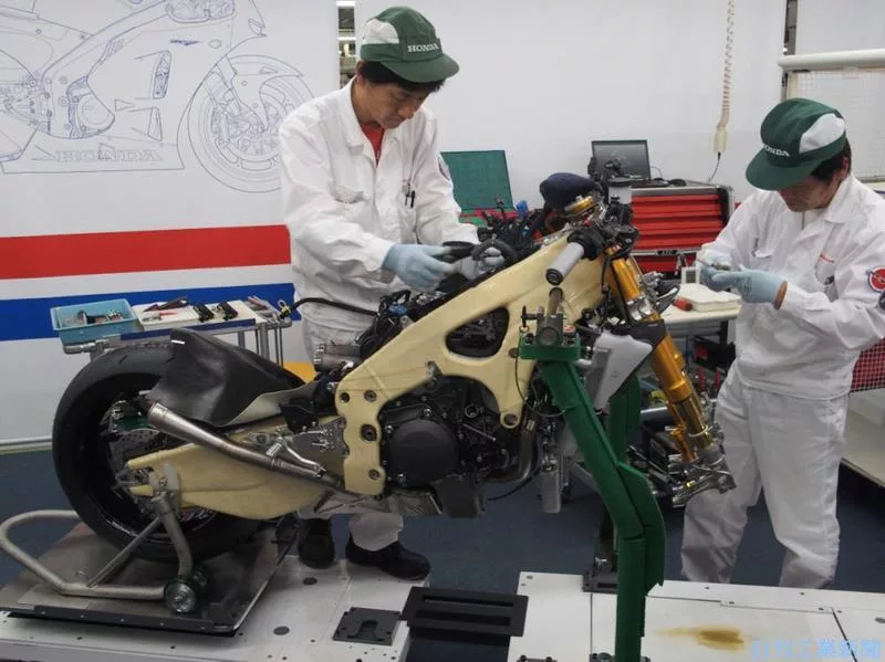Honda RC213V-S dirakit