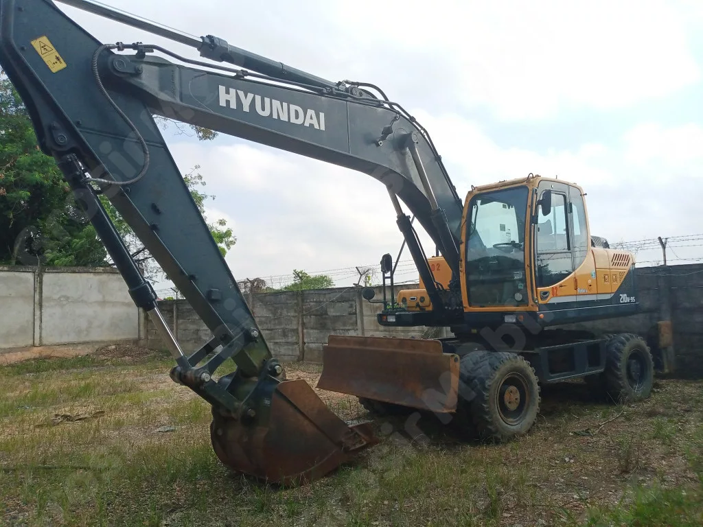 HYUNDAI EXCAVATOR R210W 9S 2023