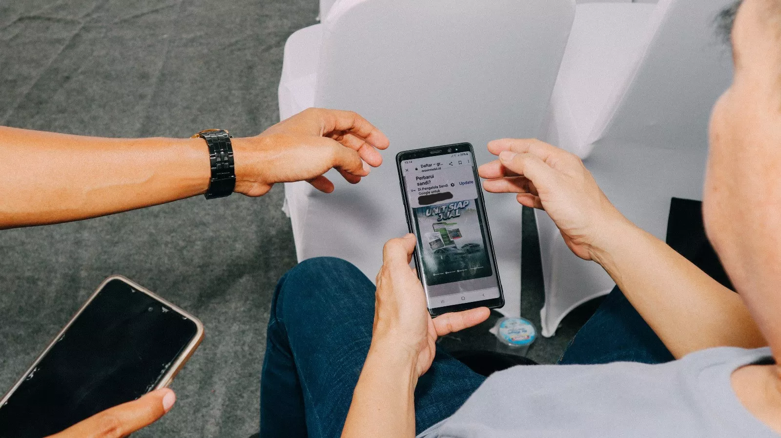 Foto Mitra Melakukan Penawaran